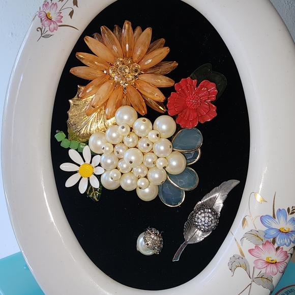 HAND CRAFTED FRAMED JEWELRY - Picture 4 of 7